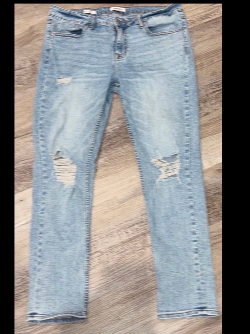 Women's Vigoss Thompson Tomboy Mid Rise Distressed Jeans Size 32